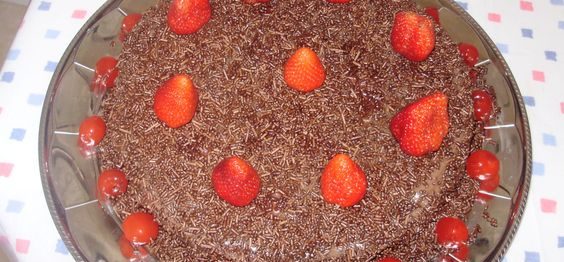 BOLO DE CHOCOLATE MOLHADINHO