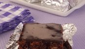 Bolo brownie gelado