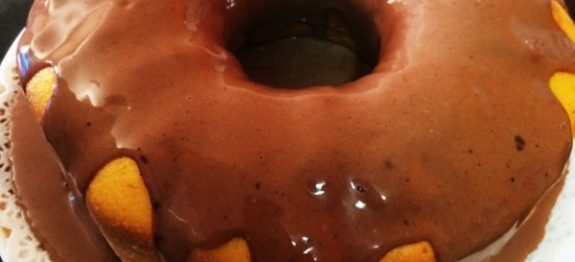Bolo de Cenoura Fofinho com Calda de Chocolate