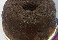 Bolo de Chocolate com Cobertura