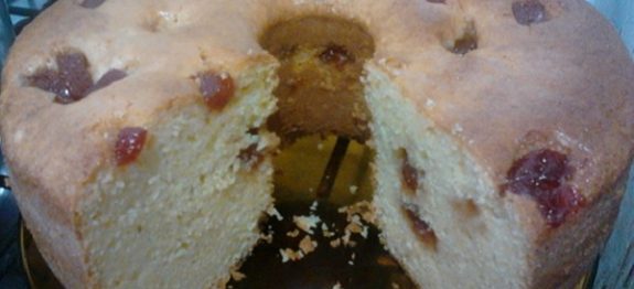 Bolo de Fubá com Goiabada Fácil