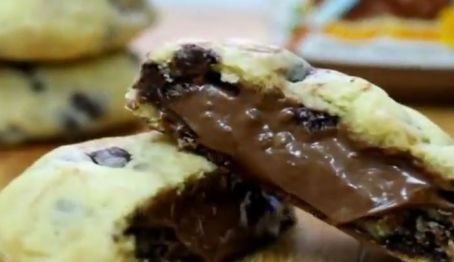 Cookies de Nutella com gotas de chocolate