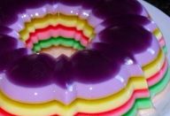 Gelatina colorida em camadas