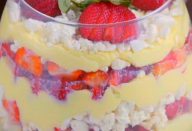 Sobremesa de Suspiros com Morangos