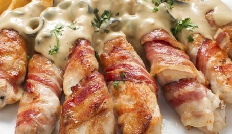 Tiras de frango com bacon ao molho gorgonzola