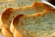 Torrada de pão de alho com mussarela