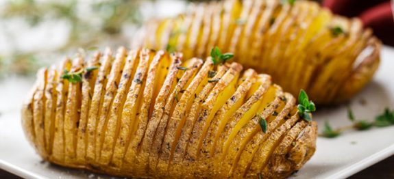 Batata fatiada ao forno incrivelmente gostosa