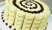 Bolo Molhadinho de Coco e Chocolate Branco