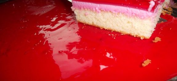 Bolo com Mousse e Gelatina