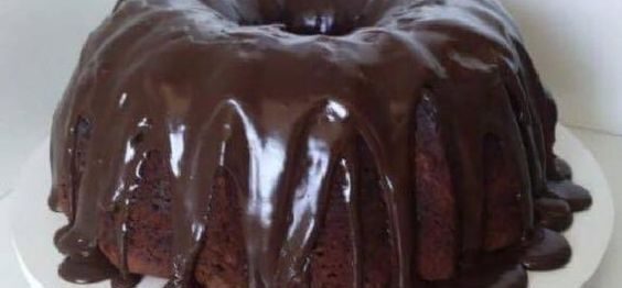 Bolo de Chocolate com Cobertura Extra