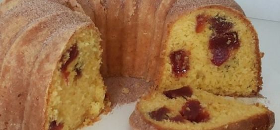 Bolo de Fubá com Goiabada