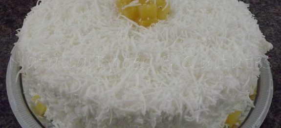 Bolo de Leite Ninho com Coco e Abacaxi