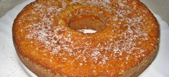 Bolo de iogurte e coco