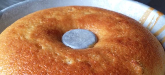 Bolo de liquidificador simples e fácil de fazer