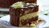 Bolo gelado de chocolate com mousse de maracujá