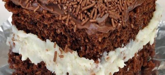 Bolo gelado de chocolate e coco