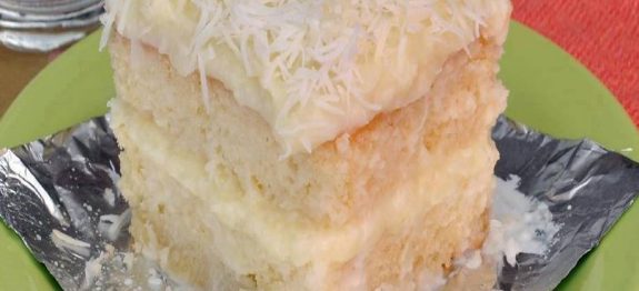 Bolo molhadinho de coco