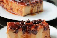 Bolo-pudim de café com chocolate