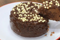 FIZ UM BOLO DE CHOCOLATE SEM OVOS E FICOU MUITO GOSTOSO!