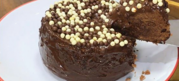 FIZ UM BOLO DE CHOCOLATE SEM OVOS E FICOU MUITO GOSTOSO!