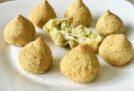Coxinha de Frango e Tapioca com Queijo
