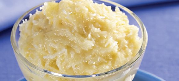 Cocada molhadinha com leite condensado é deliciosa e absurdamente fácil de fazer