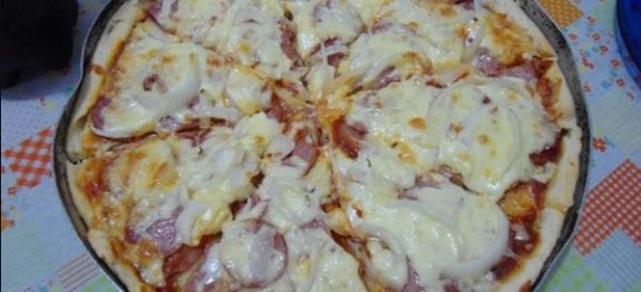 Como Fazer Massa de Pizza (Crocante Por Fora e Macia Por Dentro)