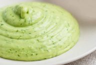 Como fazer a famosa maionese verde (temperada com ervas) das hamburguerias