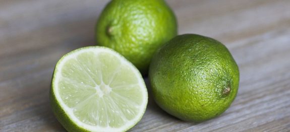 Como fazer arroz soltinho, tirar sal do feijão e mais truques geniais usando limão