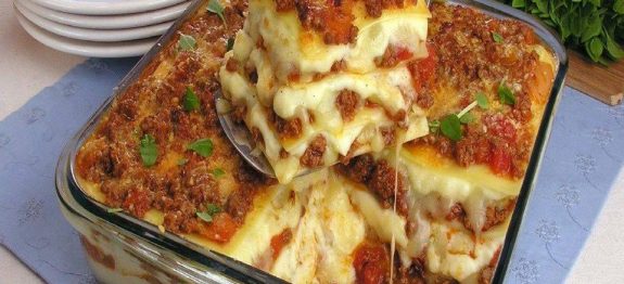 Lasanha com escondidinho de carne moída