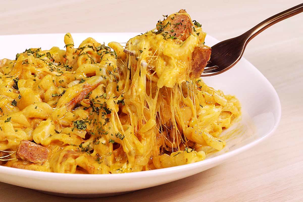 Macarrão De Panela De Pressão Cremoso Com Carne Moida Macarrão Cremoso de Panela de Pressão - Veja a Receita: