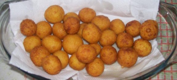 Receita de Bolinho de milho com queijo