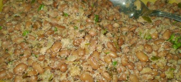Receita de Feijão tropeiro com feijão de corda