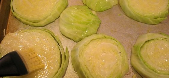 Repolho assado com alho