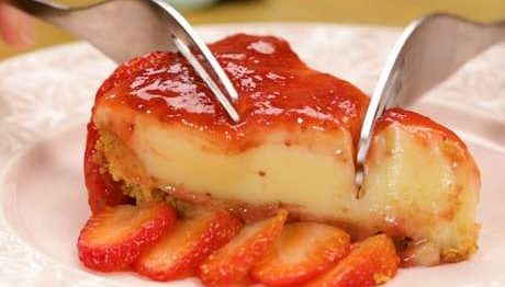 Torta de Chocolate Branco com Morango