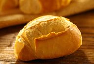 Transforme o pão murcho em crocante de novo usando apenas uma panela