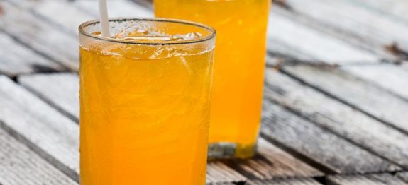 “Fanta caseira” é receita de refrigerante saudável: sabor fica igual a original