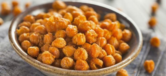 Grão de bico chips: salgadinho saudável é petisco ideal para lanche da tarde