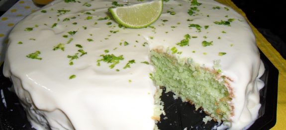 BOLO DE LIMÃO COM GELATINA E IOGURTE