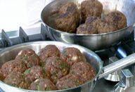 Bolas de carne com temperos diversos