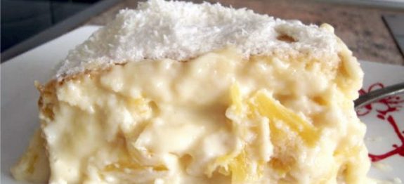 Bolo Cremoso de Abacaxi com Coco