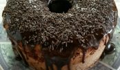 Bolo Formigueiro com Calda de Chocolate