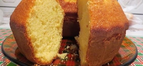 Bolo de Laranja Fofinho com Calda Simples