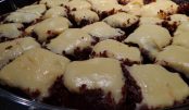 Bolo de chocolate com cobertura de Leite Ninho