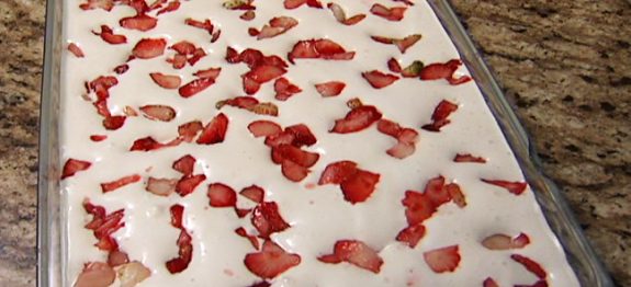 Veja como fazer essa sobremesa simples de morango
