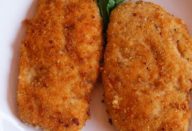 Veja como fazer um filé de frango empanado super crocante