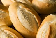Veja como é fácil fazer um pão francês em casa