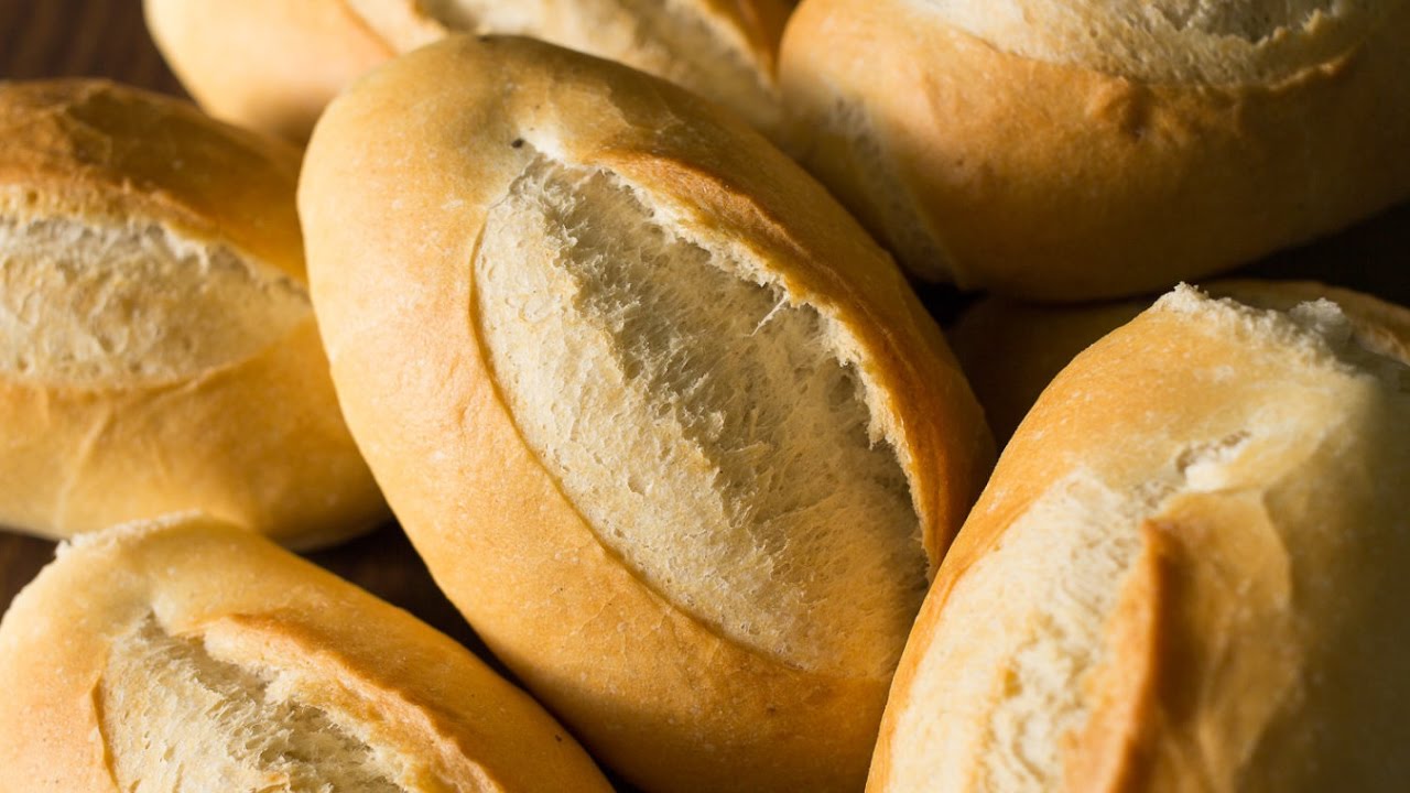 Veja como é fácil fazer um pão francês em casa - Veja a Receita: