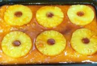 bolo-de-abacaxi-com-calda-de-pudim