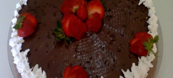 bolo-de-chocolate-facil-para-aniversario